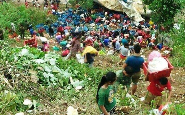 Chính quyền lên tiếng về thông tin người dân Quảng Bình hôi của sau khi xe chở hàng gặp nạn