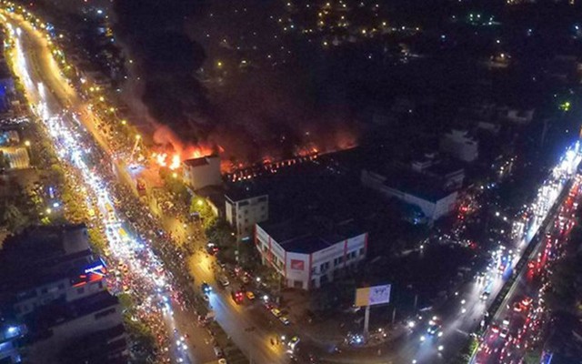 [VIDEO] Toàn cảnh cháy chợ Gạo Hưng Yên nhìn từ trên cao