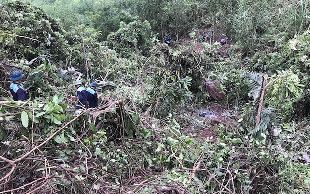 "Biết máy bay rơi, chúng tôi vào tìm cứu người nhưng không còn thấy ai"