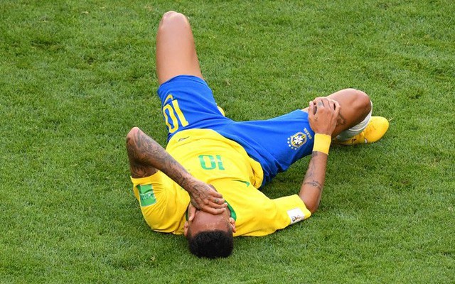 Không có gì phải xấu hổ, cứ diễn và ăn vạ đi Neymar!