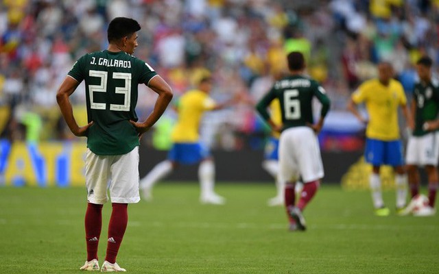Trước Brazil, Mexico đâu có đen đủi, là họ tự kê súng vào đầu mình đấy chứ!
