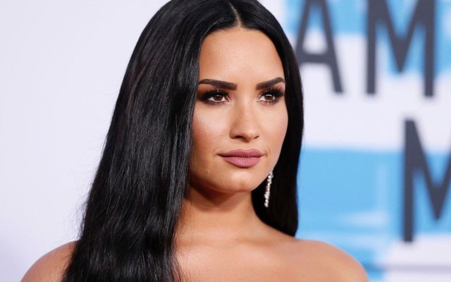 Demi Lovato bị buồn nôn và sốt cao, vẫn phải nằm viện sau 6 ngày đi cấp cứu vì sốc ma túy