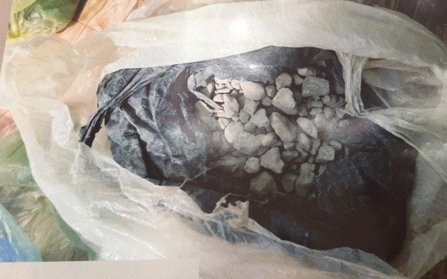 [ẢNH] 10kg thuốc nổ trong nhà của kẻ ném bom vào trụ sở công an phường