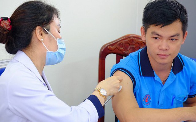 2.300 y bác sĩ Bệnh viện Chợ Rẫy chích ngừa cúm A/H1N1