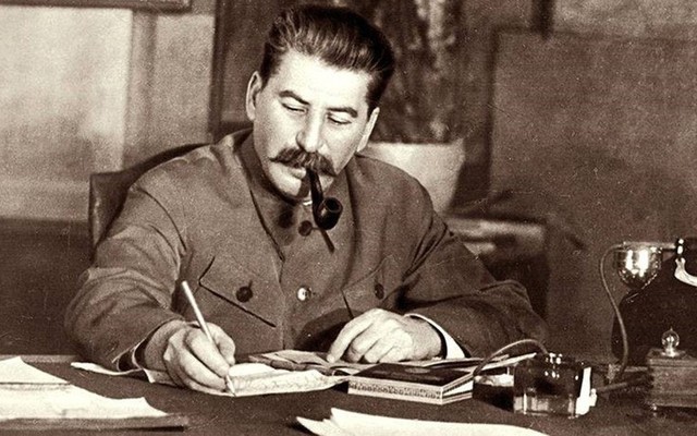 Bộ Quốc phòng Nga giải mã "mệnh lệnh" ném bom phát xít Đức của Stalin