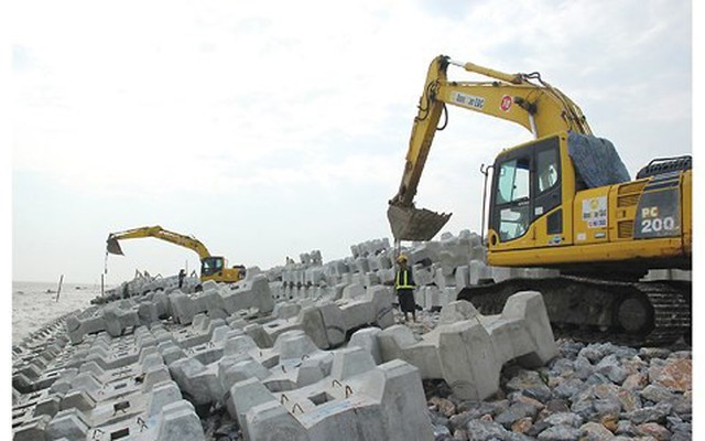 Bão số 4 cận kề, các tỉnh huy động người, họp khẩn trong đêm ứng phó bão