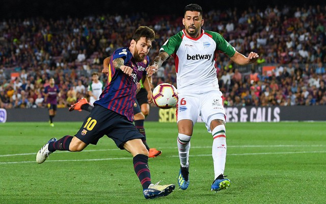 Messi lập cú đúp giúp Barca đại thắng trong ngày Ronaldo "tịt ngòi"