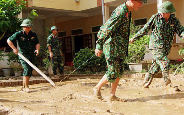 Hàng nghìn học sinh huyện biên giới Nghệ An không thể tựu trường như kế hoạch do lũ