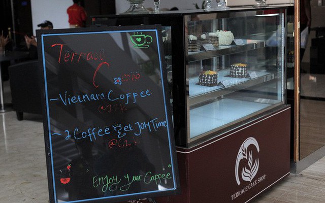 Thành viên tuyển Olympic Hồng Kông phát cuồng vì cafe Việt Nam được bán tại nơi đóng quân mới của Olympic Việt Nam