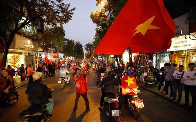 Hơn 500 cảnh sát ra quân giữ an ninh, chống đua xe sau trận đấu Việt Nam - Syria