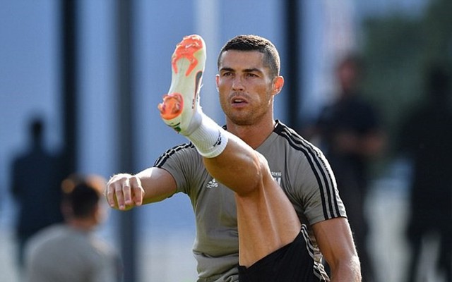 Đố Ronaldo dám chống lại Real Madrid lúc này?