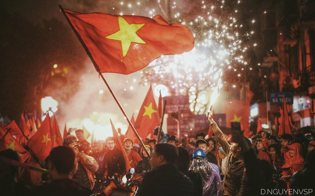 Những hình ảnh chỉ Việt Nam mới có khiến CĐV nước bạn phải nể phục
