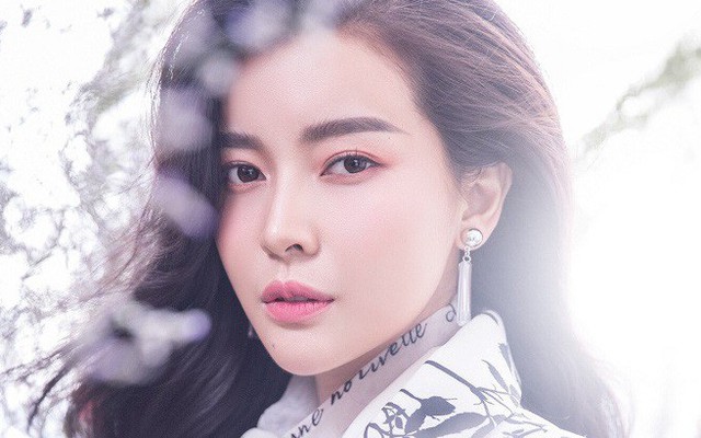 Cao Thái Hà: Gia đình phá sản, đang sống xa hoa trong nhà lầu phải về quê ở nhờ chòi lá