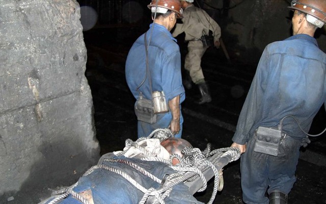 Quảng Ninh: Tai nạn hầm lò vùi lấp 2 công nhân than, 1 người đã tử vong
