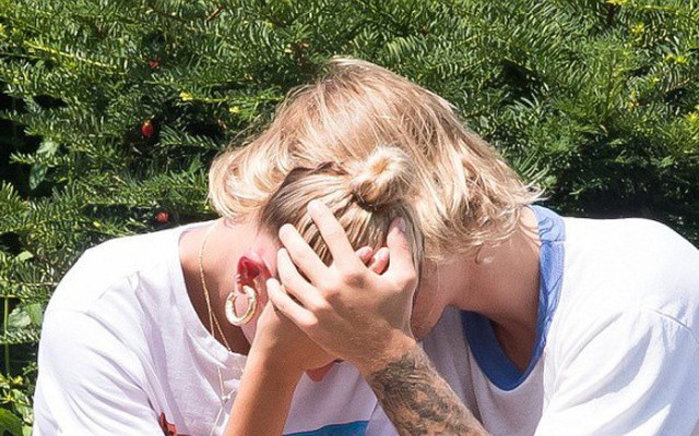 Đang yên đang lành, Justin Bieber và hôn thê tự nhiên ôm nhau khóc một cách khó hiểu