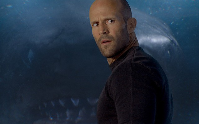 Jason Statham bơi cùng đàn cá mập: "Tôi đã đến rất gần chúng, quả là trải nghiệm phi thường"