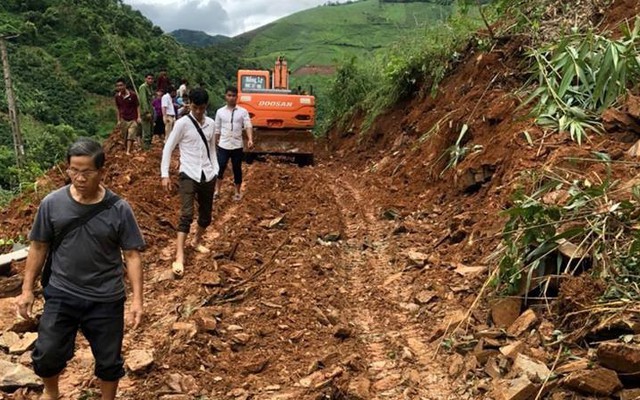 Cận cảnh mưa lũ tàn phá tan hoang, tê liệt giao thông Sơn La