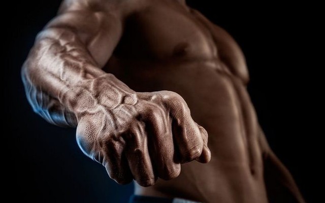 Người có ít cơ bắp và lực nắm tay yếu dễ "chết sớm" hơn người có cơ bắp khỏe mạnh?