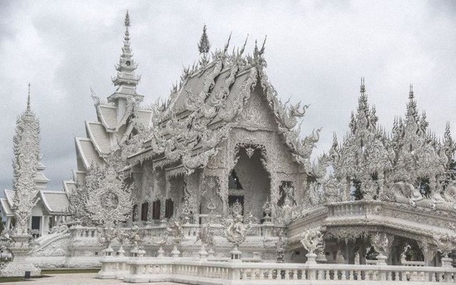 Tham quan ngôi đền Thái Lan sở hữu cây cầu địa ngục, cánh tay người chết và cổng vào thiên đường