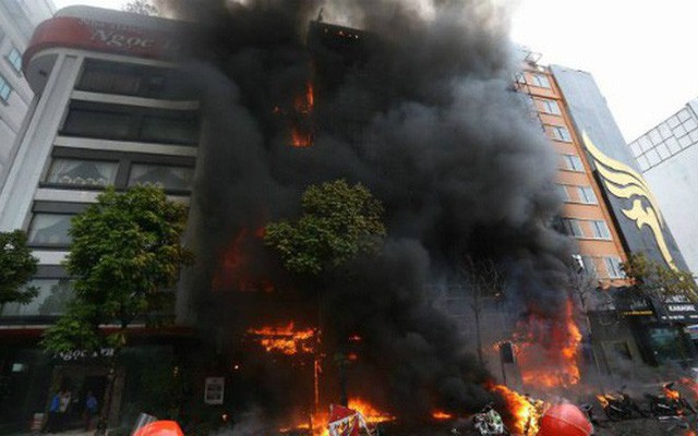 Xử vụ cháy quán karaoke 13 người chết: Chủ quán khóc nói không thể đền bù thêm