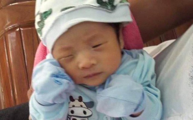 Phát hiện bé trai nặng 3,5 kg bị bỏ rơi trước cổng nhà dân ở Quảng Ninh