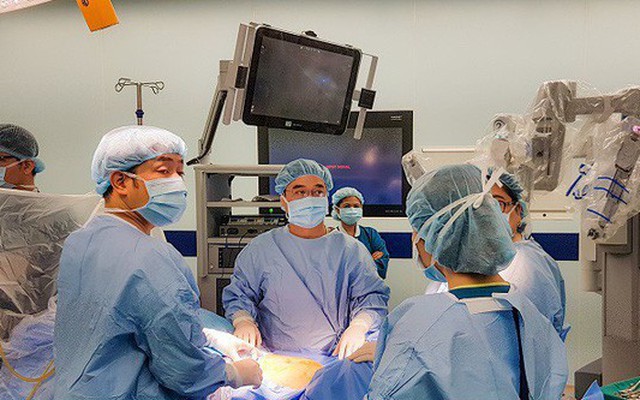 Phẫu thuật robot “trị” ung thư tiền liệt tuyến cho bác sỹ người Nhật