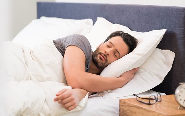 Đàn ông ngủ sớm có thể có tinh trùng khỏe mạnh hơn