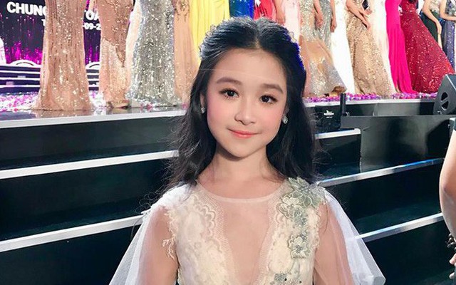 Cuộc sống sang chảnh của cô bé 10 tuổi gây sốt đêm chung kết Hoa hậu Việt Nam