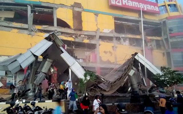 Động đất, sóng thần ở Indonesia khiến ít nhất 30 người thiệt mạng