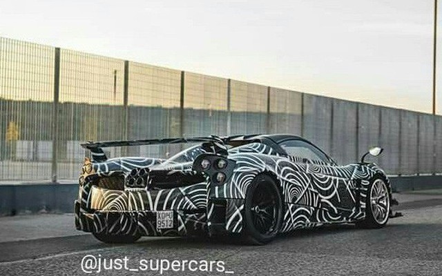 Pagani Huayra BC Roadster - kình địch của Bugatti Chiron lộ diện