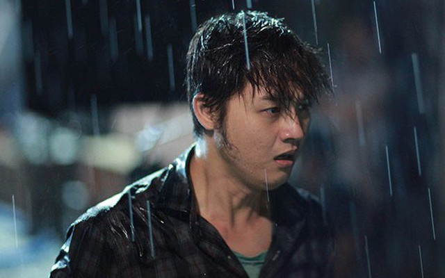 Thanh Duy dầm mưa nhiều tiếng đồng hồ quay phim "Lời kết bạn chết chóc"