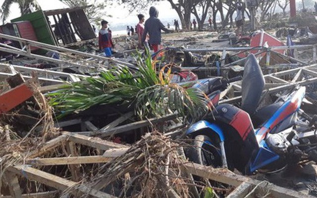 Động đất, sóng thần ở Indonesia: Nhân viên không lưu hy sinh để máy bay cất cánh an toàn