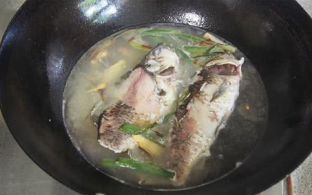 Đầu bếp nhà hàng 40 năm tiết lộ: Khi nấu cá, chú ý đến 3 điểm này để thịt cá thơm mềm bổ dưỡng, không nát không tanh