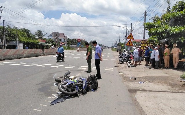 CSGT đưa nạn nhân đi cấp cứu bằng xe đặc chủng