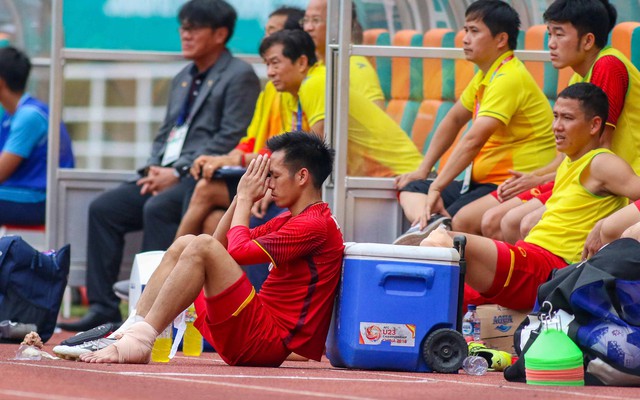 Đằng sau chiến công của U23 Việt Nam, V.League đang bị tấn công bởi loại "virus" đáng sợ