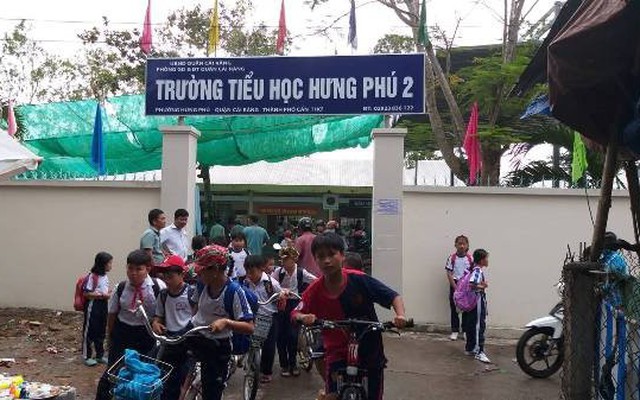 30 phụ huynh tới trường thắc mắc về việc dạy SGK Tiếng Việt mới: "Đã hiểu và ra về"