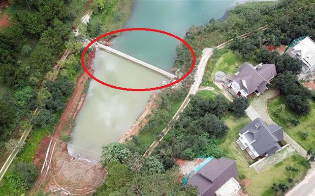 Mặt hồ di tích Quốc gia ở Đà Lạt bị bờ kè bê tông "xẻo" mất 1 nhánh: Đổ bê tông rất nhanh