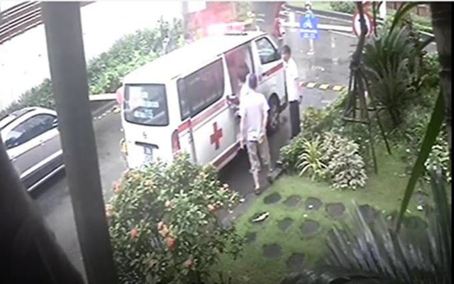 Xôn xao chuyện bảo vệ không cho xe cấp cứu vào chung cư, cư dân đột quỵ tử vong ở Hà Nội
