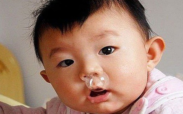 Có nên rửa mũi hằng ngày cho trẻ?