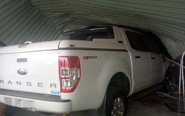 Xe bán tải Ford tông hai cô gái trẻ tử vong ở Hải Dương