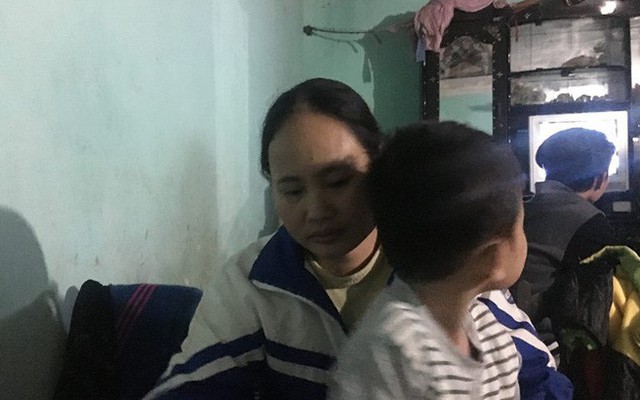 Người mẹ trong vụ bé gái khóc thét khi mẹ quay về đón sau 6 năm: "Tôi đòi lại con vì chồng giao bé cho hàng xóm nuôi"