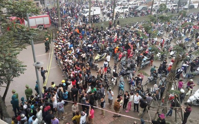 Hiếu kỳ với bom đạn, “thói quen” dị thường của nhiều người Việt