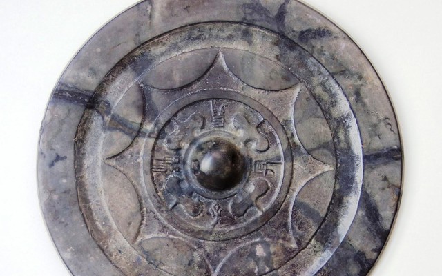 Chiếc gương đồng 1.900 năm tuổi có thể từ Trung Quốc được tìm thấy ở Nhật Bản