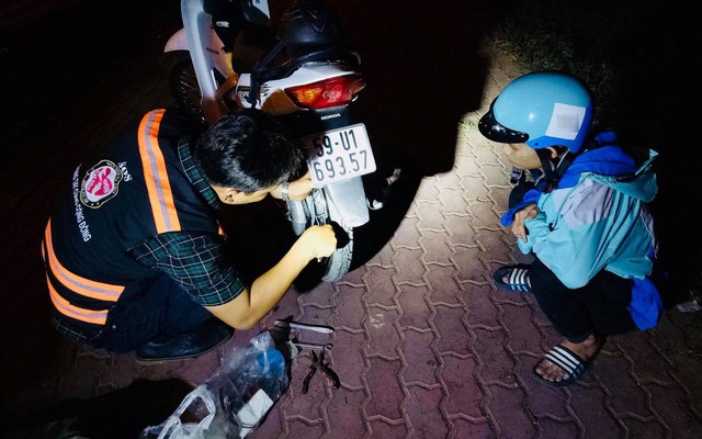 Bị tố sàm sỡ phụ nữ, đội SOS vá xe miễn phí ở Sài Gòn nói "xin đừng đặt điều không đúng"