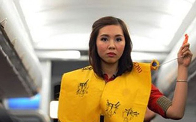 Xé áo phao trên tàu bay, nữ hành khách bị cấm bay 9 tháng