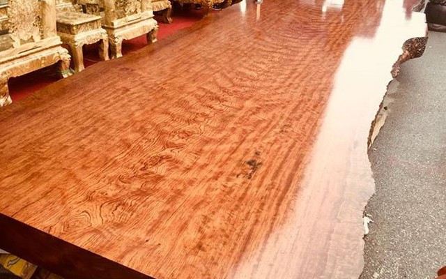 Sập gỗ nu cẩm lai giá 3 tỉ đồng ở Hà Nội