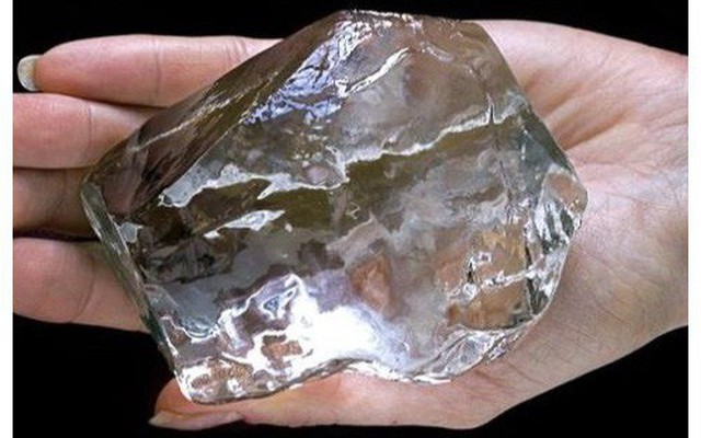 Quên viên kim cương 910 carat đi, đây mới là "nhà vô địch" có kích thước to nhất thế giới!