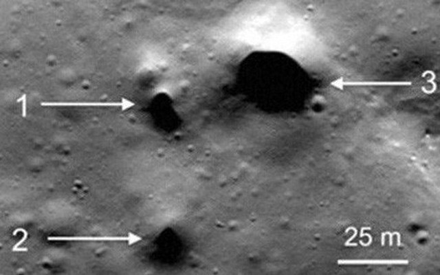 Phát hiện 200 hố nghi dẫn nước trên Mặt trăng