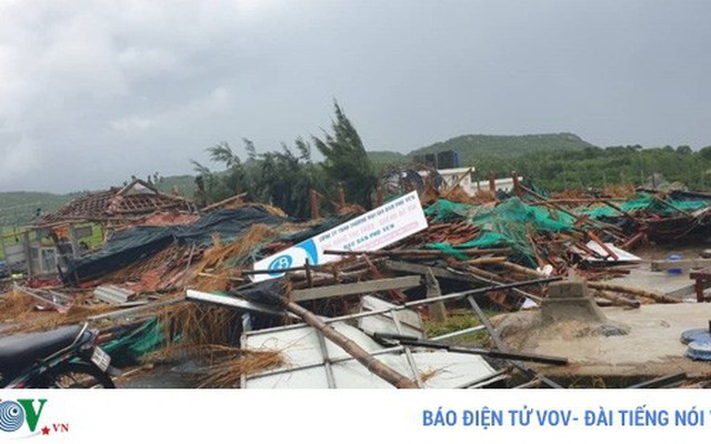 Lốc xoáy tại Gành Đá Dĩa, Phú Yên, làm 27 người bị thương