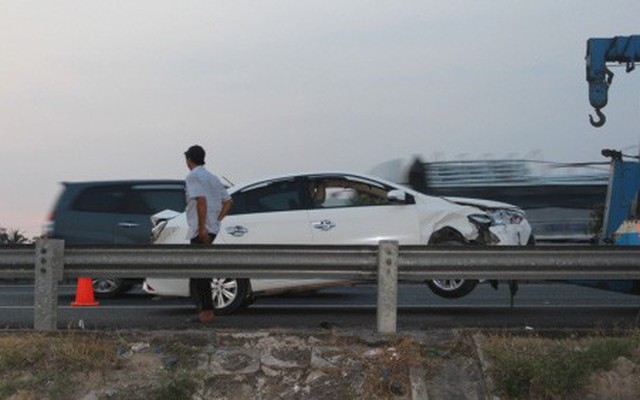 5 ô tô đụng liên hoàn trên cao tốc Trung Lương-TP.HCM